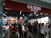 To πρώτο κατάστημα outlet της Guess στην Ελλάδα είναι γεγονός