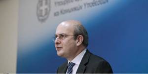 Χατζηδάκης: Σε επ’ αόριστον αναστολή από 16/8 οι ανεμβολίαστοι υγειονομικοί