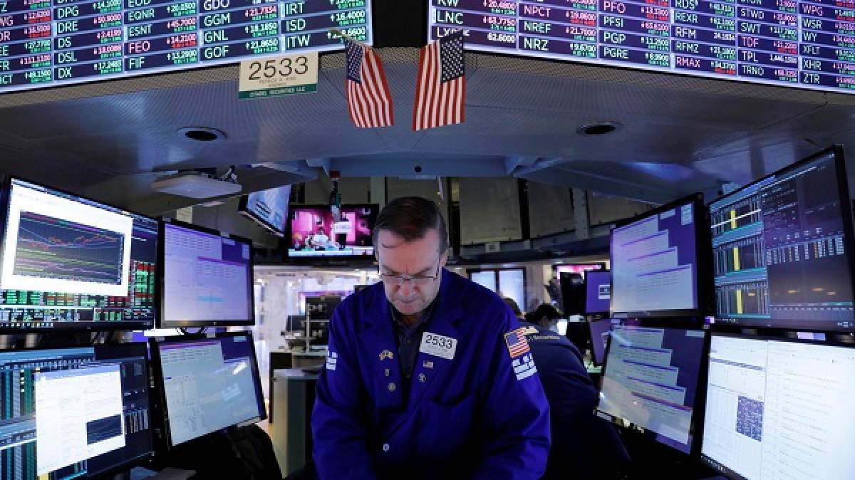 Μικτά πρόσημα στη Wall Street-Τα «βλέμματα» στην απελευθέρωση αποθεμάτων πετρελαίου