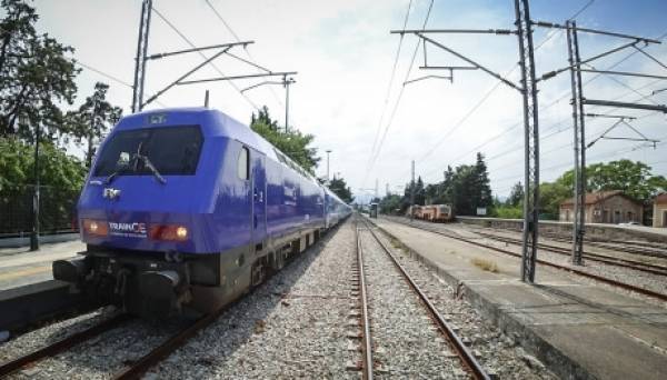 Προβλήματα στα δρομολόγια τρένων λόγω φωτιάς στην Πιερία
