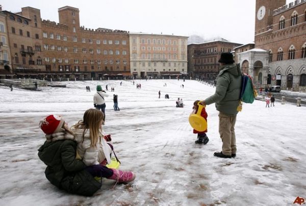 Χωρίς ρεύμα 300.000 κάτοικοι της Ιταλίας λόγω χιονιά