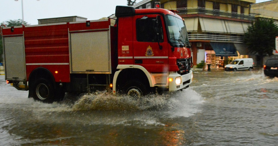 Πυροσβεστική-Κεντρική Μακεδονία: 340 κλήσεις για αντλήσεις υδάτων και κοπές δέντρων