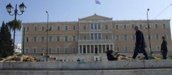 Financial Times: Η μεσαία τάξη κουράστηκε με την κυβέρνηση Τσίπρα
