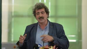 To «θολώνει» έγινε «μαυρίζει»