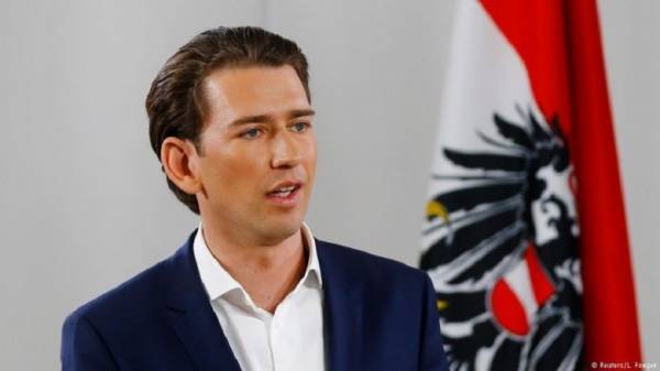 Κουρτς: Ένα εκατ. ευρώ σε ανθρωπιστική βοήθεια στην Ελλάδα