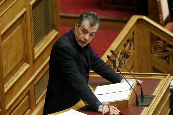Θεοδωράκης: "Έγκλημα" ο δανεισμός με επιτόκιο 4,7%