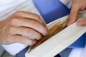 Σε δίκη δυο κτηνίατροι για «φακελάκι» 30.000 ευρώ