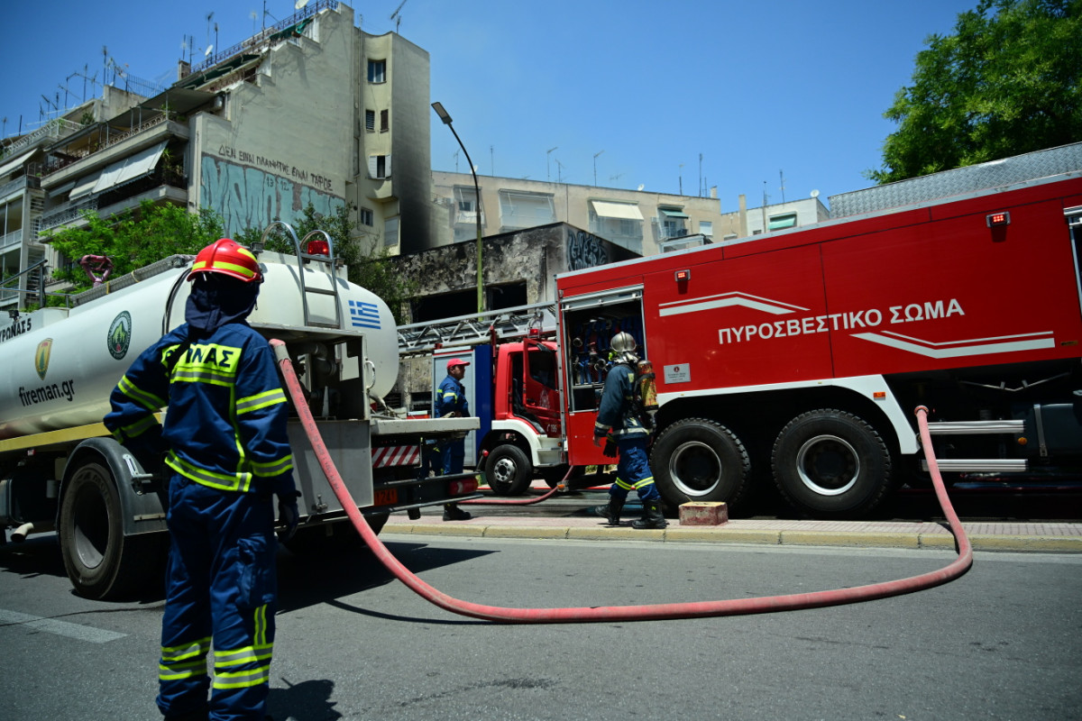 Πυρκαγιά σε χαμηλή βλάστηση στην Πεντέλη - Ισχυρές πυροσβεστικές δυνάμεις στο σημείο