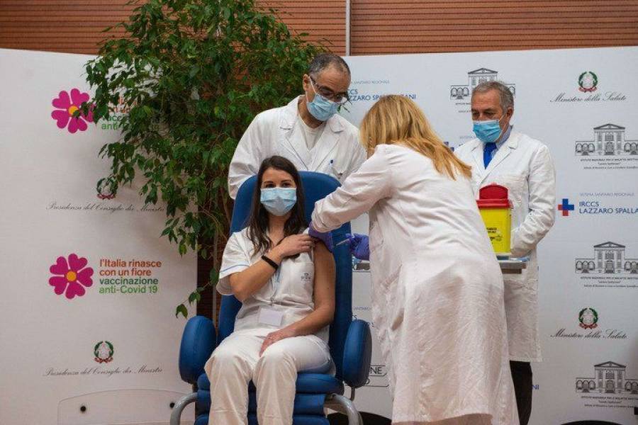 Ιταλία: Μία δόση εμβολίου σε όσους έχουν περάσει κορονοϊό