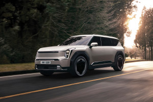 Το Kia EV9 επιλέχθηκε μεταξύ των τριών κορυφαίων στον κόσμο στους φιναλίστ δύο κατηγοριών στα World Car Awards 2024