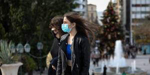 Λοιμωξιολόγοι: Τέλος μάσκες και απαγόρευση κυκλοφορίας-Αλλαγές για self-tests και εστίαση