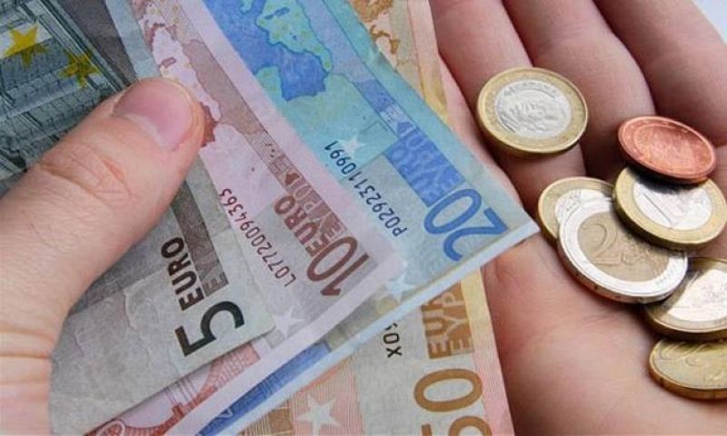 Πώς θα πάρετε προπληρωμένη κάρτα για το Κοινωνικό Εισόδημα Αλληλεγγύης