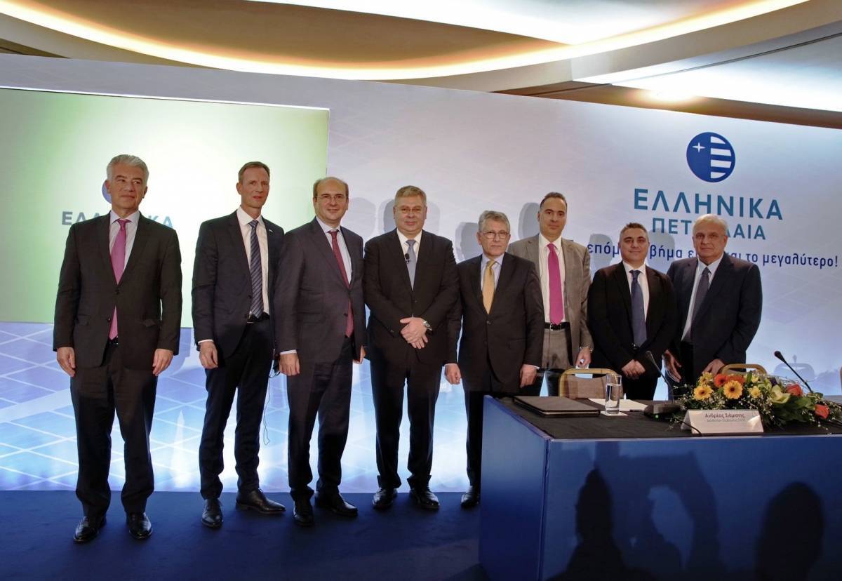 ΕΛΠΕ: Φουλάρει μηχανές για καθαρά καύσιμα και πράσινη ενέργεια