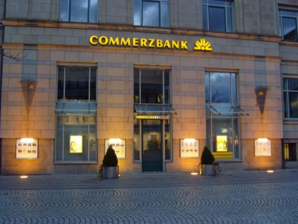 Commerzbank: Προειδοποιεί για τα κέρδη του έτους
