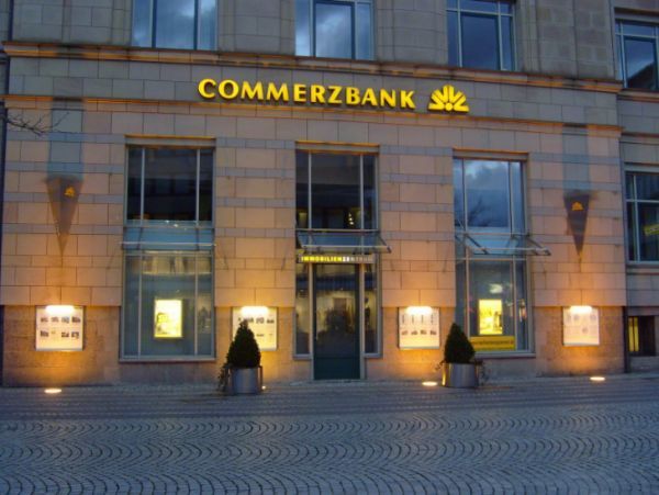 Commerzbank: Προειδοποιεί για τα κέρδη του έτους
