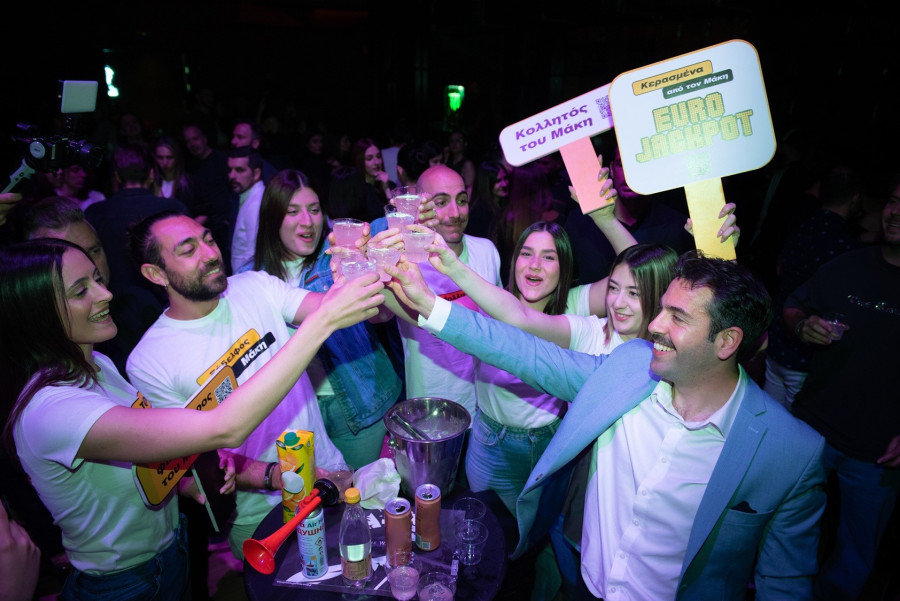 Μάκης is back - Κέρδισε το Εurojackpot και συνεχίζει να το γιορτάζει κερνώντας τους πάντες