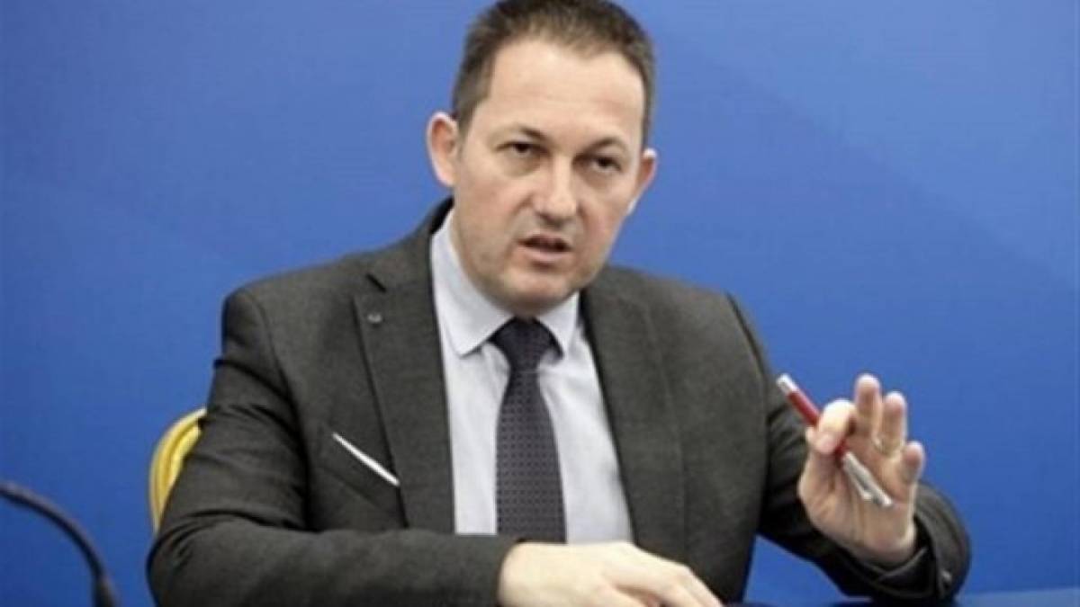 Πέτσας εναντίον ΣΥΡΙΖΑ για την κατάληψη του City Plaza