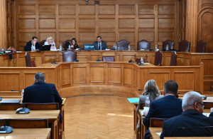 ΟΠΕΚΕΠΕ: «Κοπάνα» Ξυλούρη (Φραπέ) από την Εξεταστική - Βίαιη προσαγωγή ζητά η αντιπολίτευση - Τι απαντά η ΝΔ