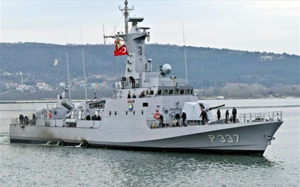 Τουρκικό πολεμικό πλοίο στα ανοικτά του Καφηρέα