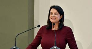 Κεραμέως: Σενάριο να ανοίξουν τα σχολεία νωρίτερα το Σεπτέμβριο