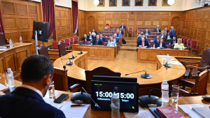 Εξεταστική ΟΠΕΚΕΠΕ: Ένας ακόμη μάρτυρας επικαλείται το δικαίωμα στη σιωπή – Δεύτερο «γαλάζιο» μπλόκο στη βίαιη προσαγωγή «Φραπέ»