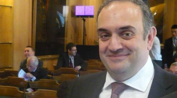 Committee Λονδίνου: Ανανέωση εμπιστοσύνης στη διοίκηση