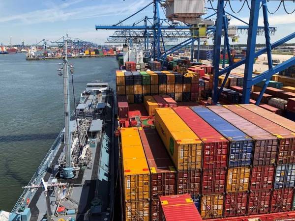 Η πανδημία μειώνει τον στόλο των containerships