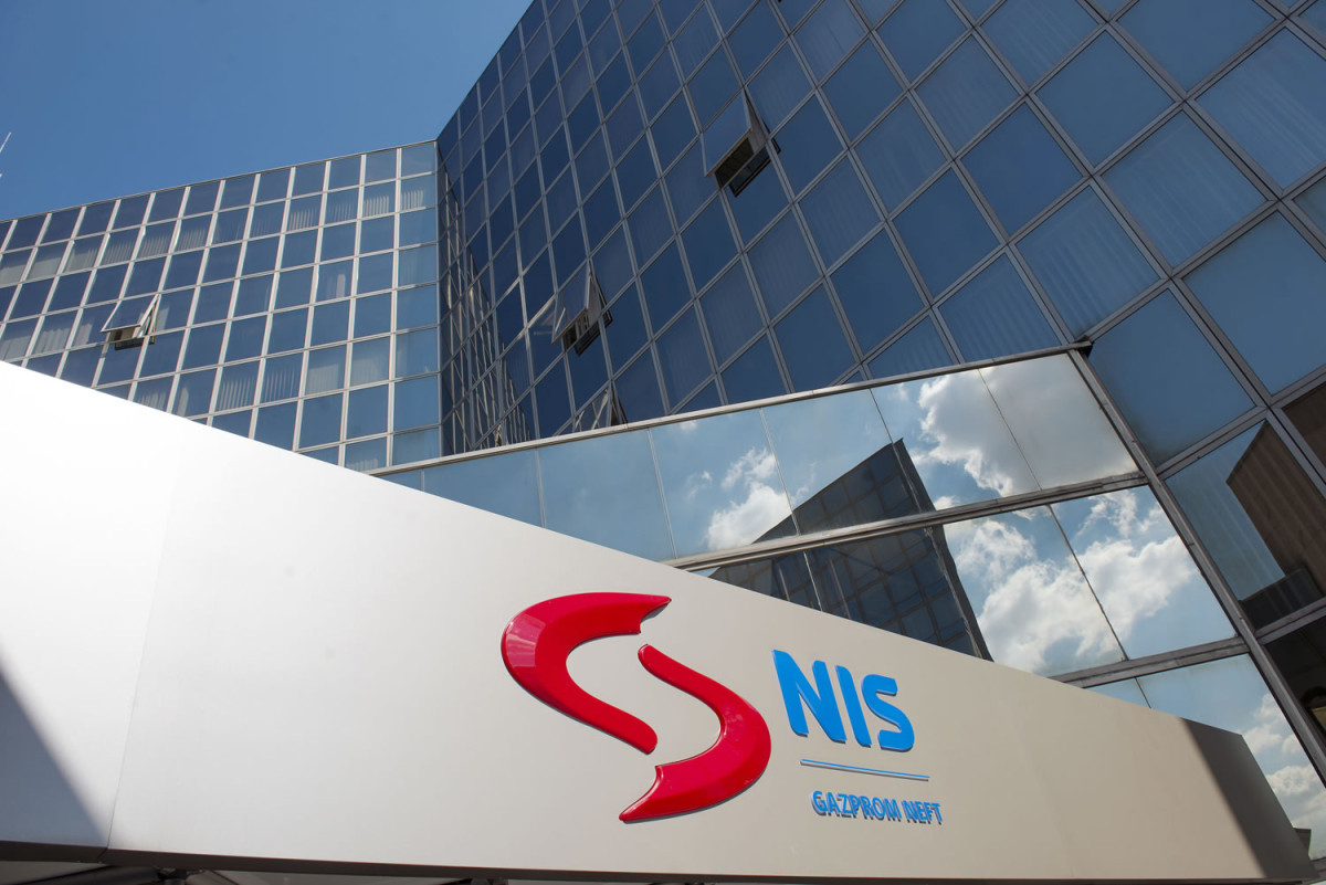 NIS: Η σέρβικη πετρελαϊκή μειώνει την συμμετοχή της Gazprom Neft για να αποφύγει τις αμερικανικές κυρώσεις