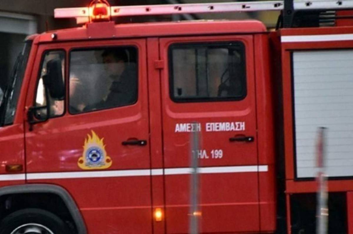 Πυρκαγιά ξέσπασε σε χώρο αποθήκευσης στον Πειραιά