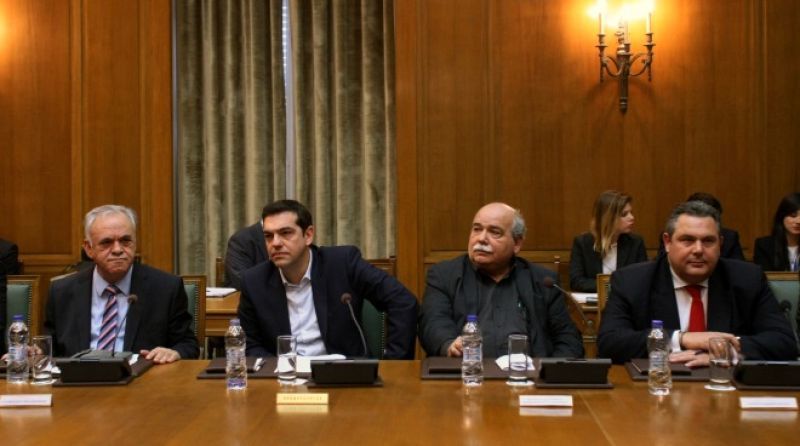 Υπουργικό συμβούλιο: Τελευταία συζήτηση του 2015-Στο τραπέζι αγρότες και ασφαλιστικό