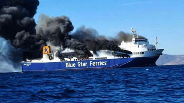 Πυρκαγιά στο BLUE CARRIER 2 βόρεια της Μυκόνου – Ασφαλείς και οι 29 επιβαίνοντες