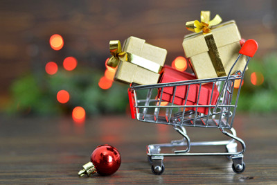 NielsenIQ: Ίση ή μεγαλύτερη η φετινή δαπάνη για τα Xριστούγεννα