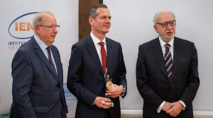 Μανουσάκης-ΑΔΜΗΕ: Βραβεύτηκε από το ΙΕΝΕ με το βραβείο «Προμηθέας»