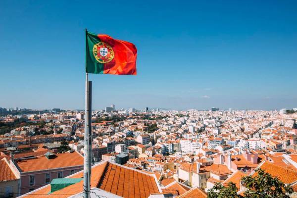 Πορτογαλία: Κλείνουν νυχτερινά κέντρα και μπαρ- Αυξημένο testing και τηλεργασία