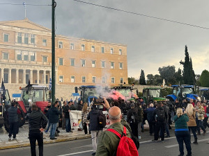 Μπήκαν στην πόλη τα τρακτέρ- Η κυβέρνηση επιμένει στο «δώσαμε»