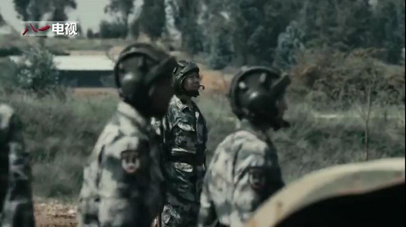«Σκότωσε, σκότωσε»: Έτσι προκαλούν τους Κινέζους να καταταγούν στον στρατό