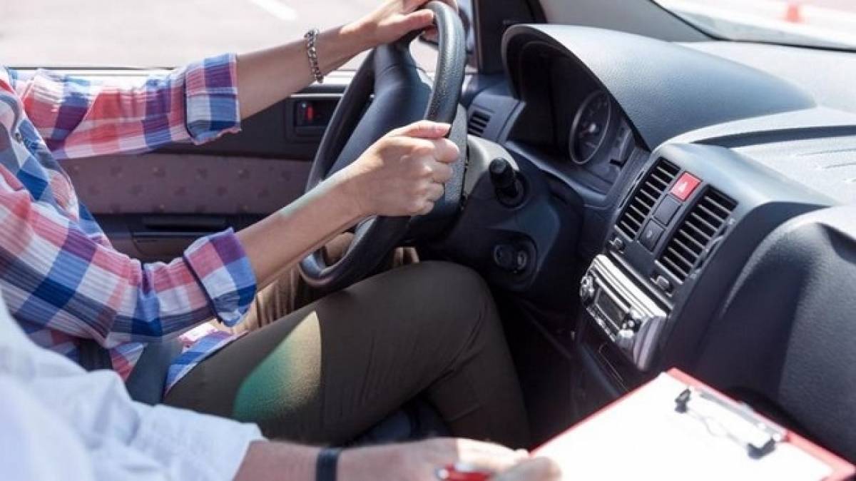 Εννιά συλλήψεις για κύκλωμα που χορηγούσε διπλώματα οδήγησης