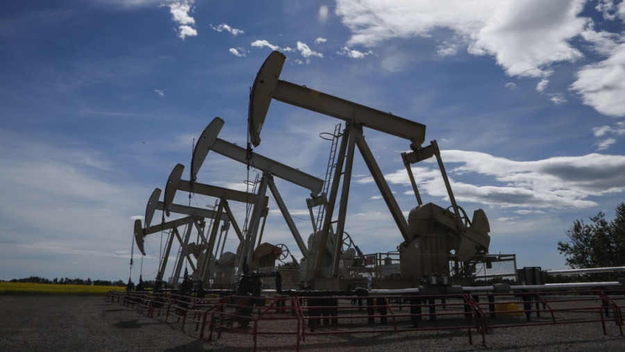 Προς εβδομαδιαία πτώση οδεύει το πετρέλαιο- Κατρακυλά το φυσικό αέριο