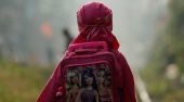 ΣΟΚ: Δάσκαλος ρώτησε μουσουλμάνα μαθήτρια αν κουβαλάει... βόμβα!