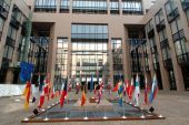 ΕΕ: Δεν σχεδιάζουμε αυστηρότερους ελέγχους στα αεροδρόμια