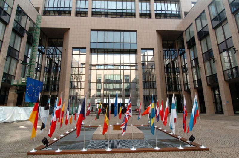 ΕΕ: Δεν σχεδιάζουμε αυστηρότερους ελέγχους στα αεροδρόμια