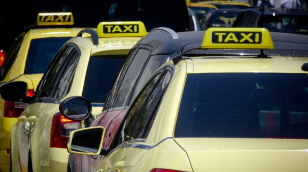 Συνεχίζεται και την Πέμπτη η απεργία των ταξί