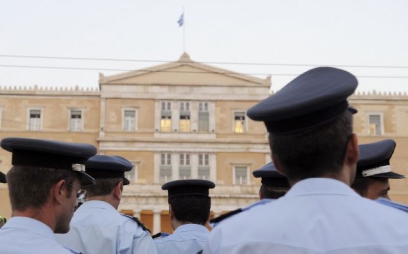 Σοβαρή δημοσιονομική επιβάρυνση από την απόφαση του ΣτΕ για τους ένστολους - Θα απαιτηθούν ισοδύναμα μέτρα