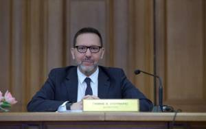 Οι προειδοποιήσεις Στουρνάρα και οι εμμονές κάποιων