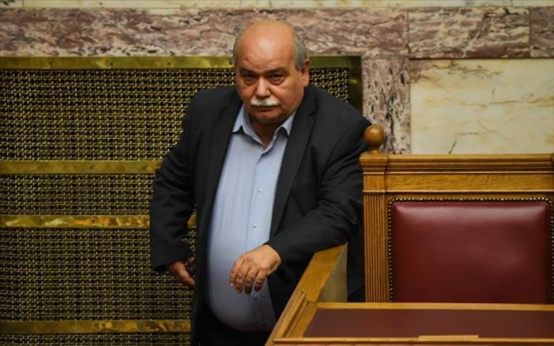 Βούτσης: Παίρνει… μπαλτά-«Τσεκουρώνει» τις δαπάνες για τα βουλευτικά αυτοκίνητα