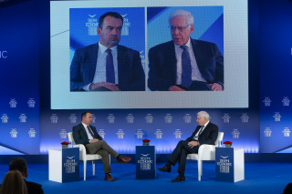 Charles H. Dallara: Θετικό επενδυτικό momentum για την Ελλάδα