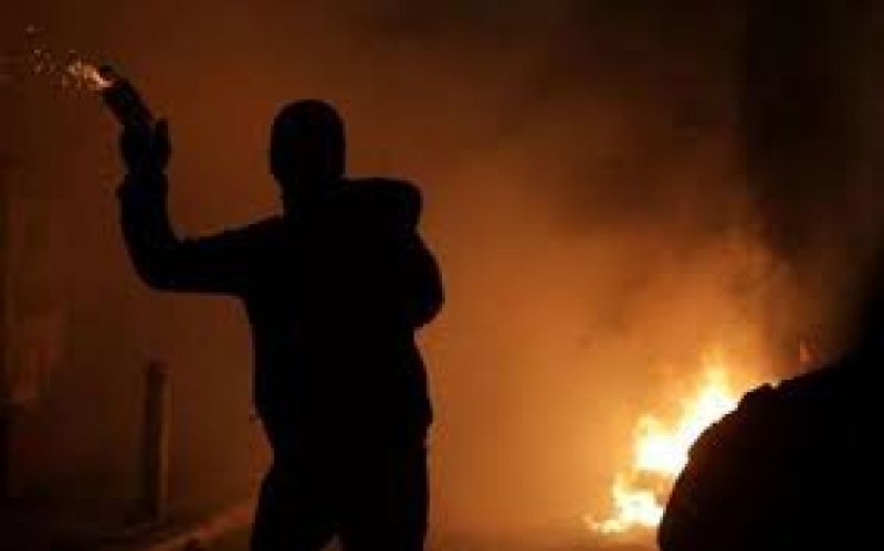 Επιθέσεις με μολότοφ και πέτρες σε διμοιρία των ΜΑΤ στα Εξάρχεια