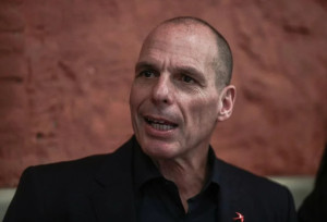 Το σχόλιο του Βαρουφάκη για την πολιτική τερατογέννεση του Μητσοτάκη