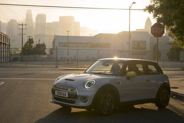 Αποκαλύφθηκε το ηλεκτρικό MINI Cooper SE ( φωτό και video)