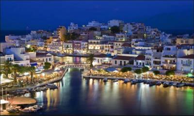 Handelsblatt: Διακοπές στην Ελλάδα αντί για Τουρκία και Ισπανία
